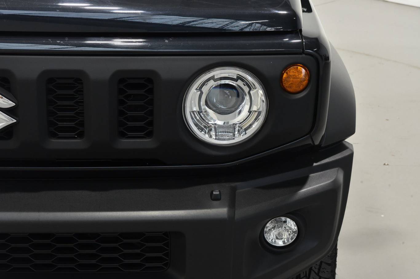 SUZUKI Jimny 15