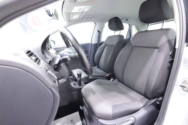 VOLKSWAGEN Polo 6
