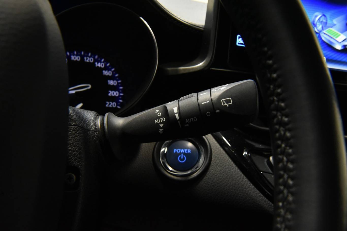 TOYOTA C-HR 25