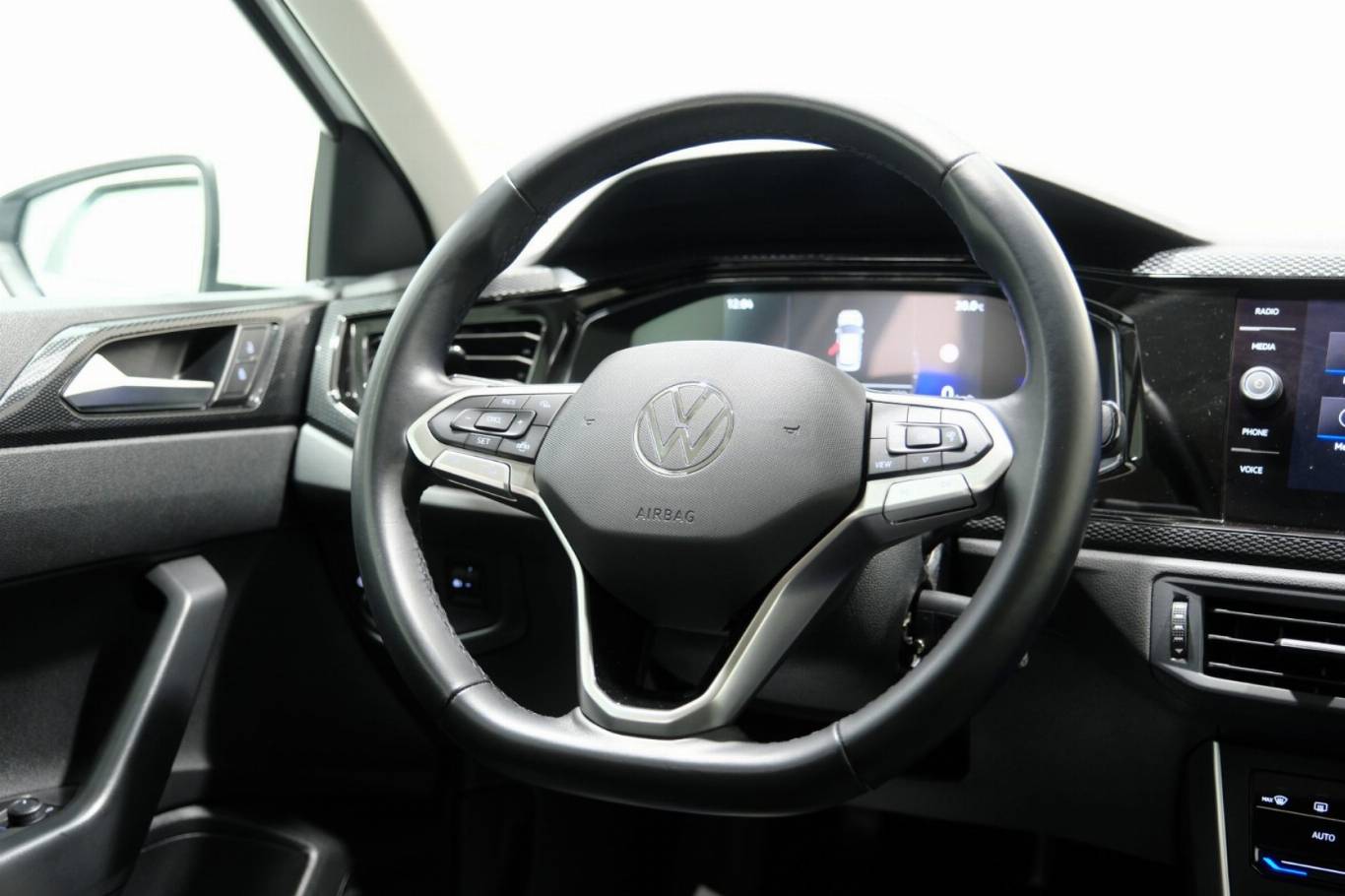 VOLKSWAGEN Polo 40
