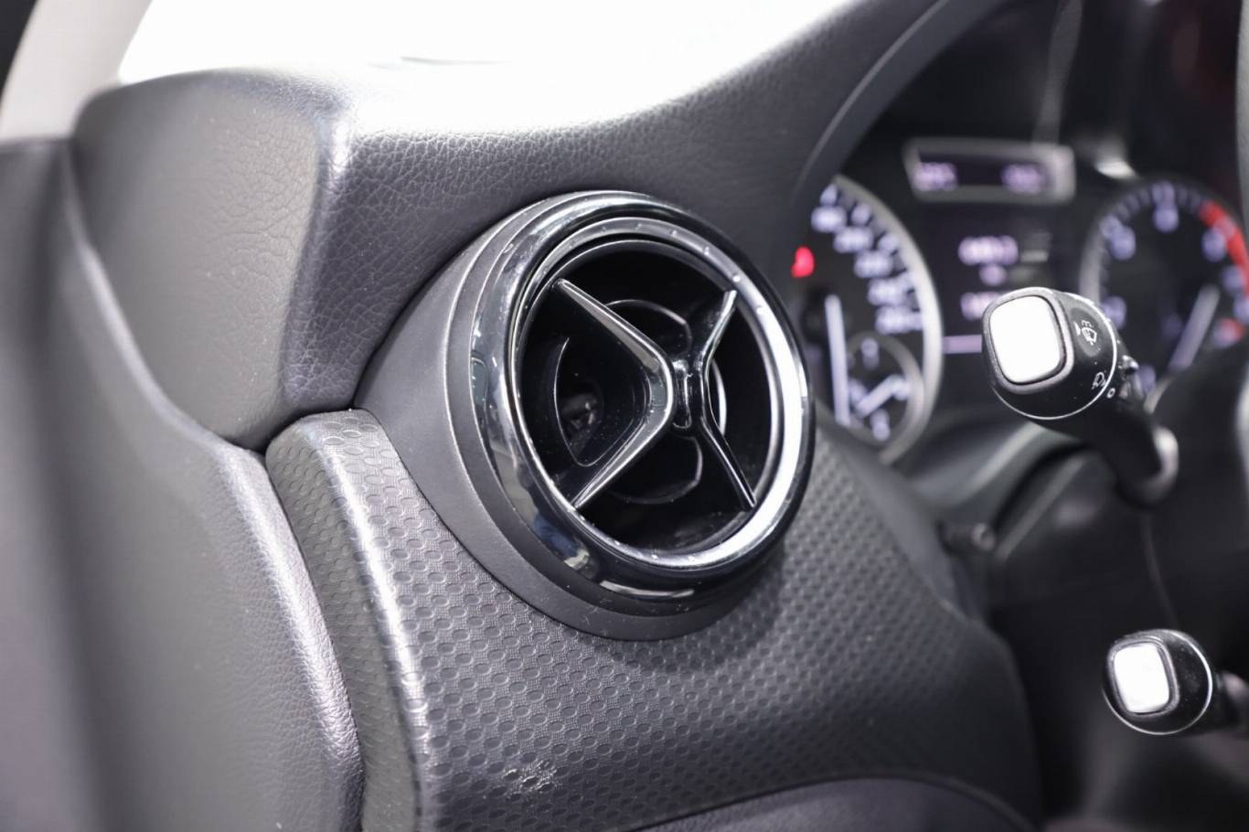 MERCEDES-BENZ A 180 38