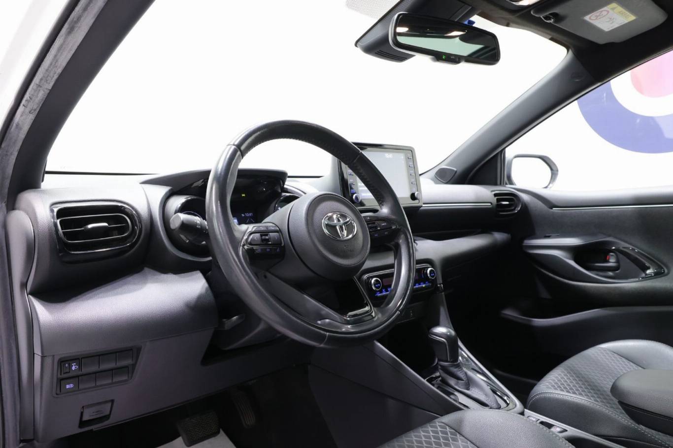TOYOTA Yaris 5