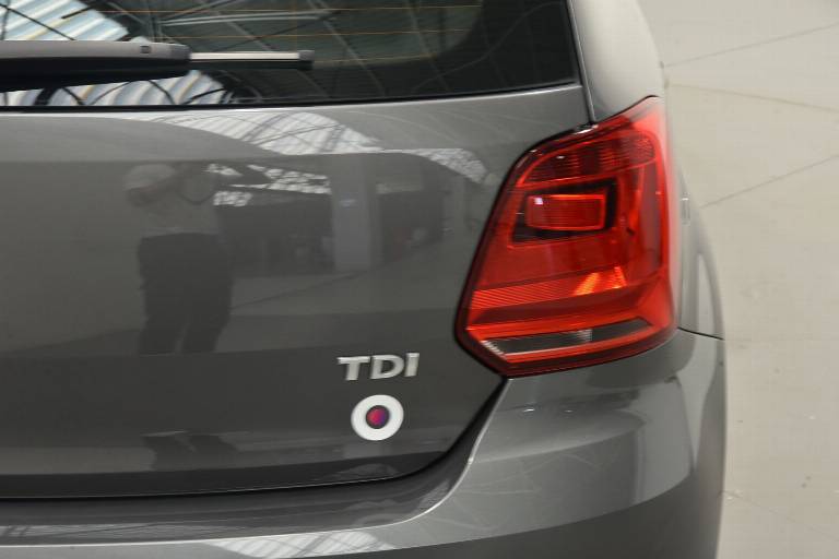VOLKSWAGEN Polo 19