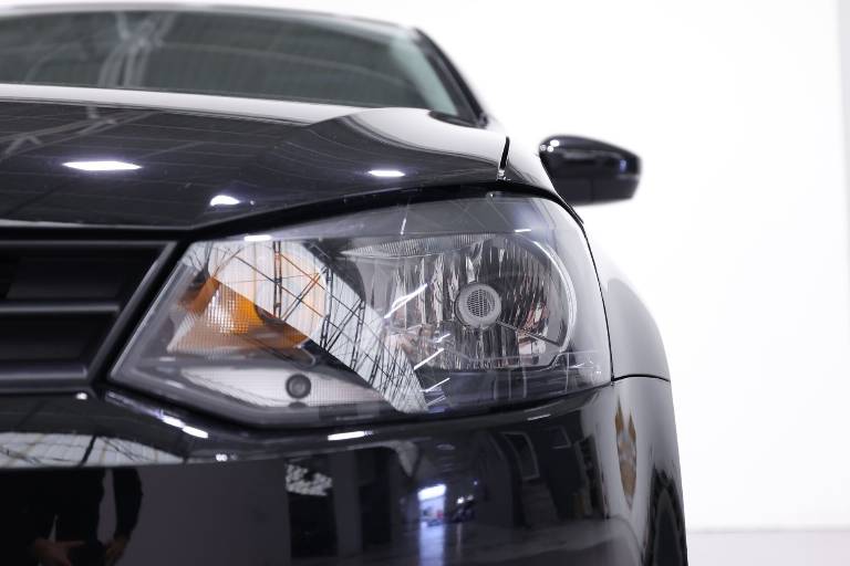 VOLKSWAGEN Polo 12
