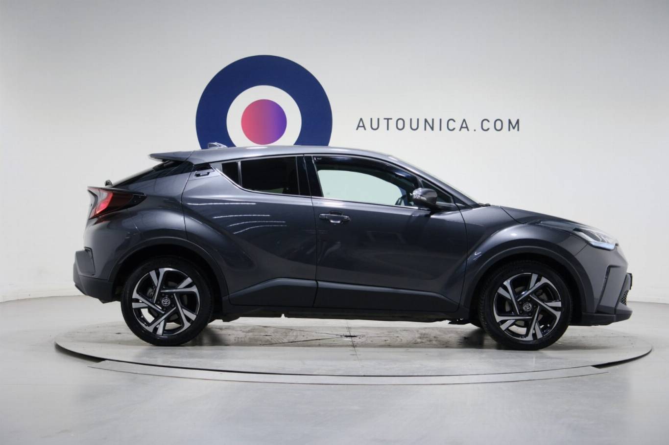 TOYOTA C-HR 4