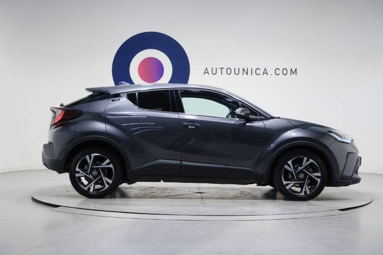TOYOTA C-HR 4