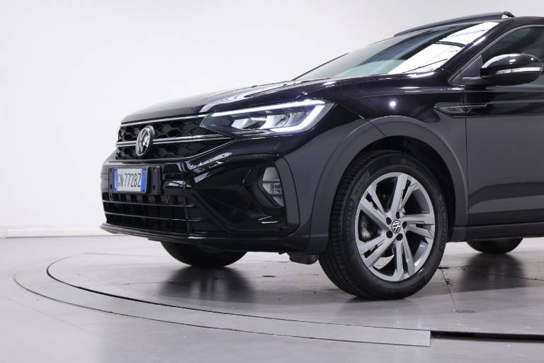 VOLKSWAGEN Taigo 12