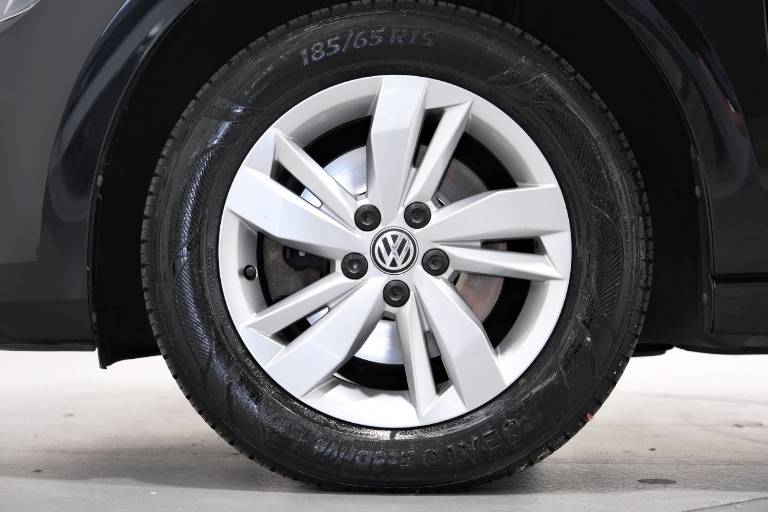 VOLKSWAGEN Polo 12