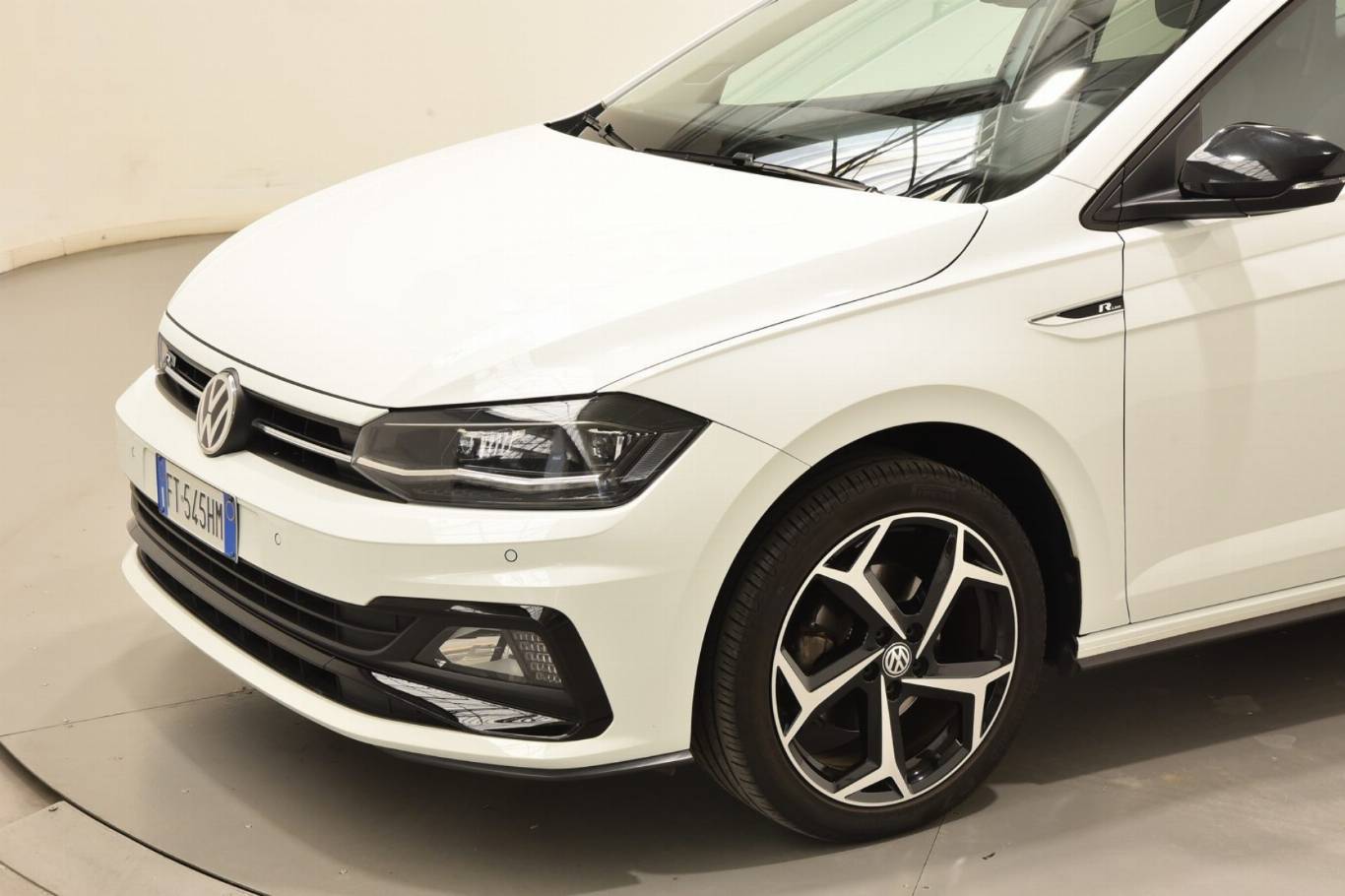 VOLKSWAGEN Polo 15