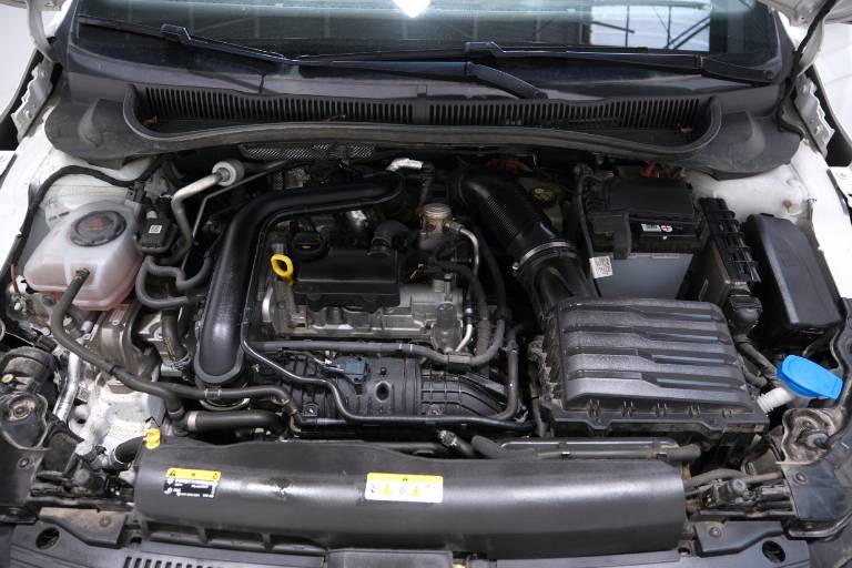 VOLKSWAGEN Polo 67