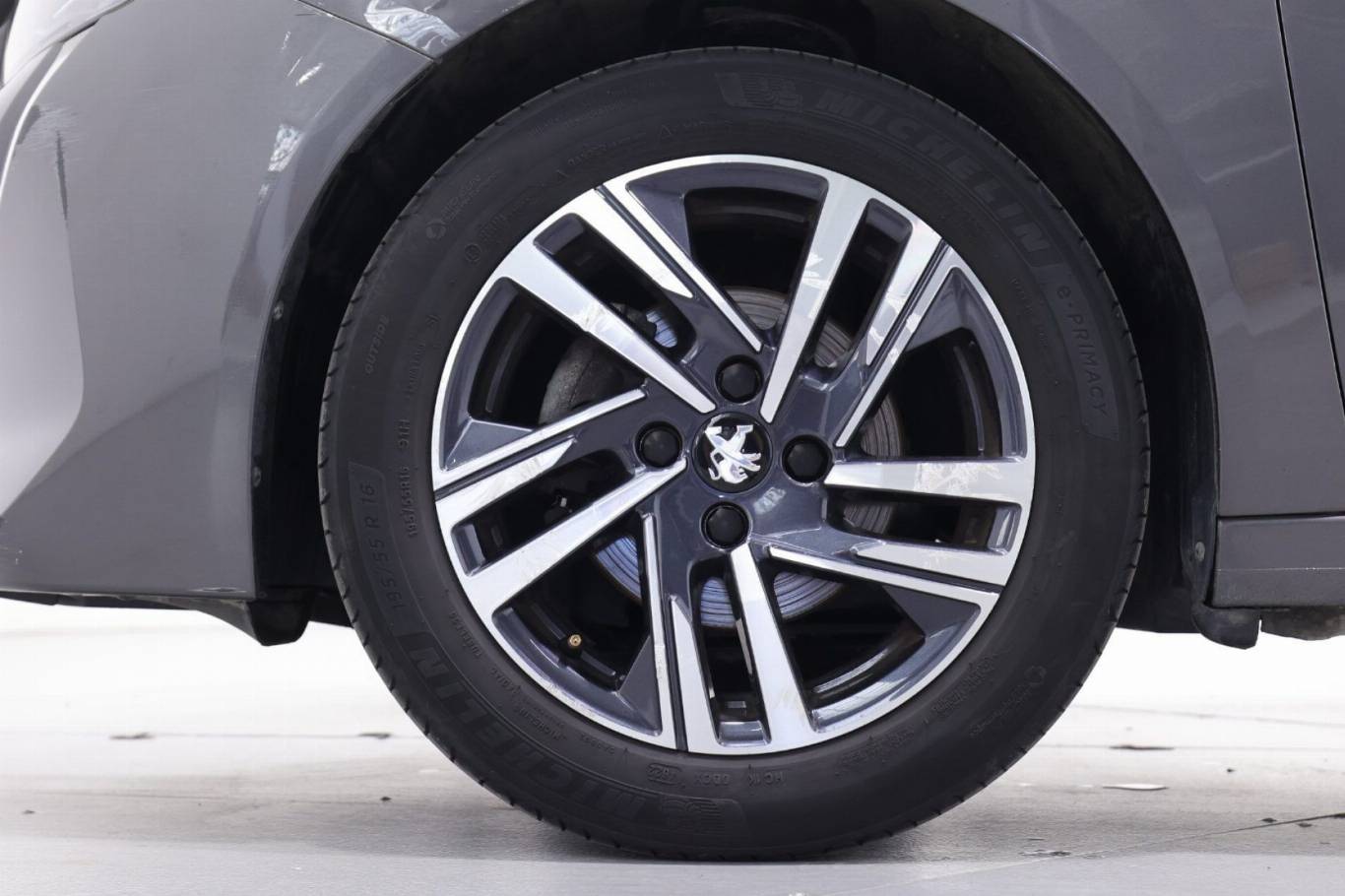 PEUGEOT 208 13