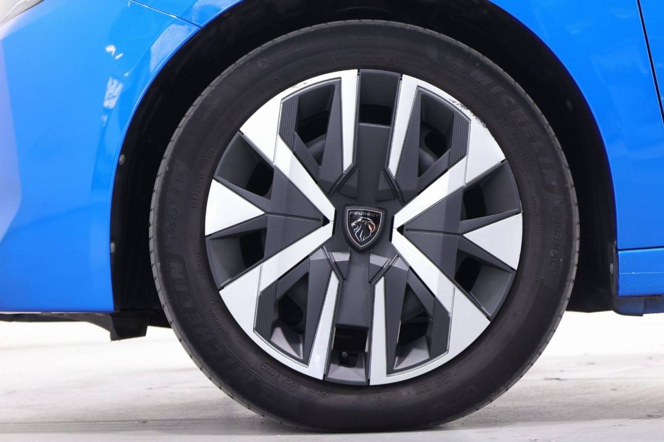 PEUGEOT 208 13