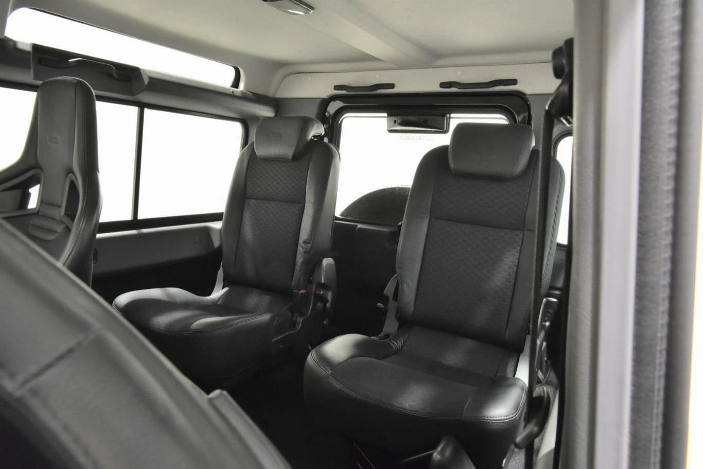 LAND ROVER Defender 48