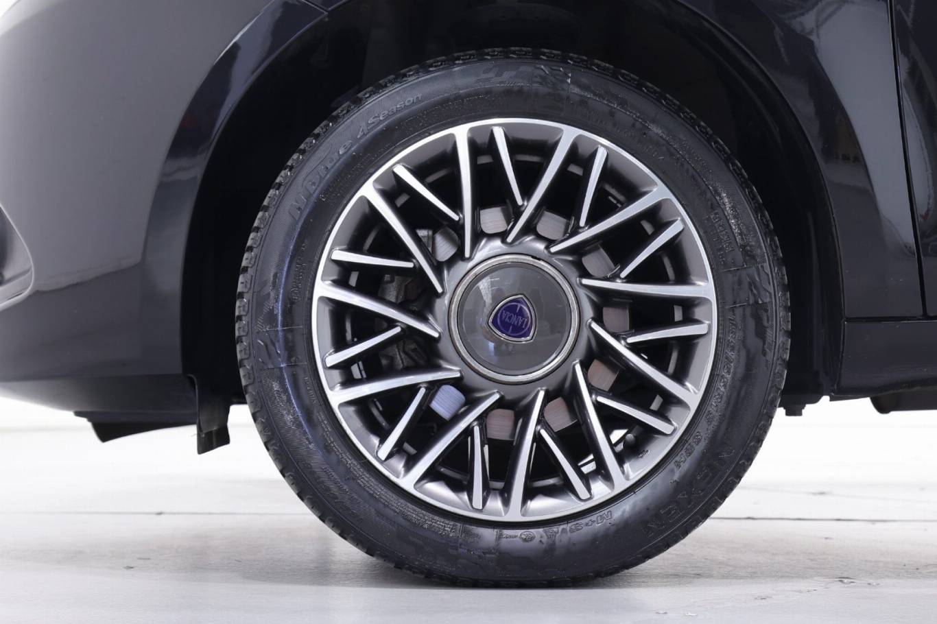 LANCIA Ypsilon 13
