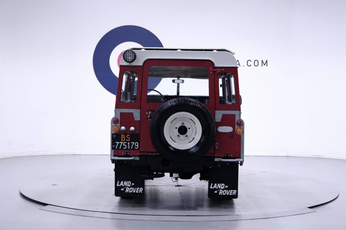 LAND ROVER Defender 17