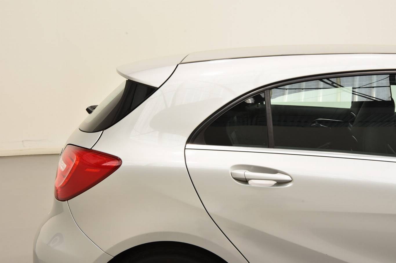 MERCEDES-BENZ A 180 46