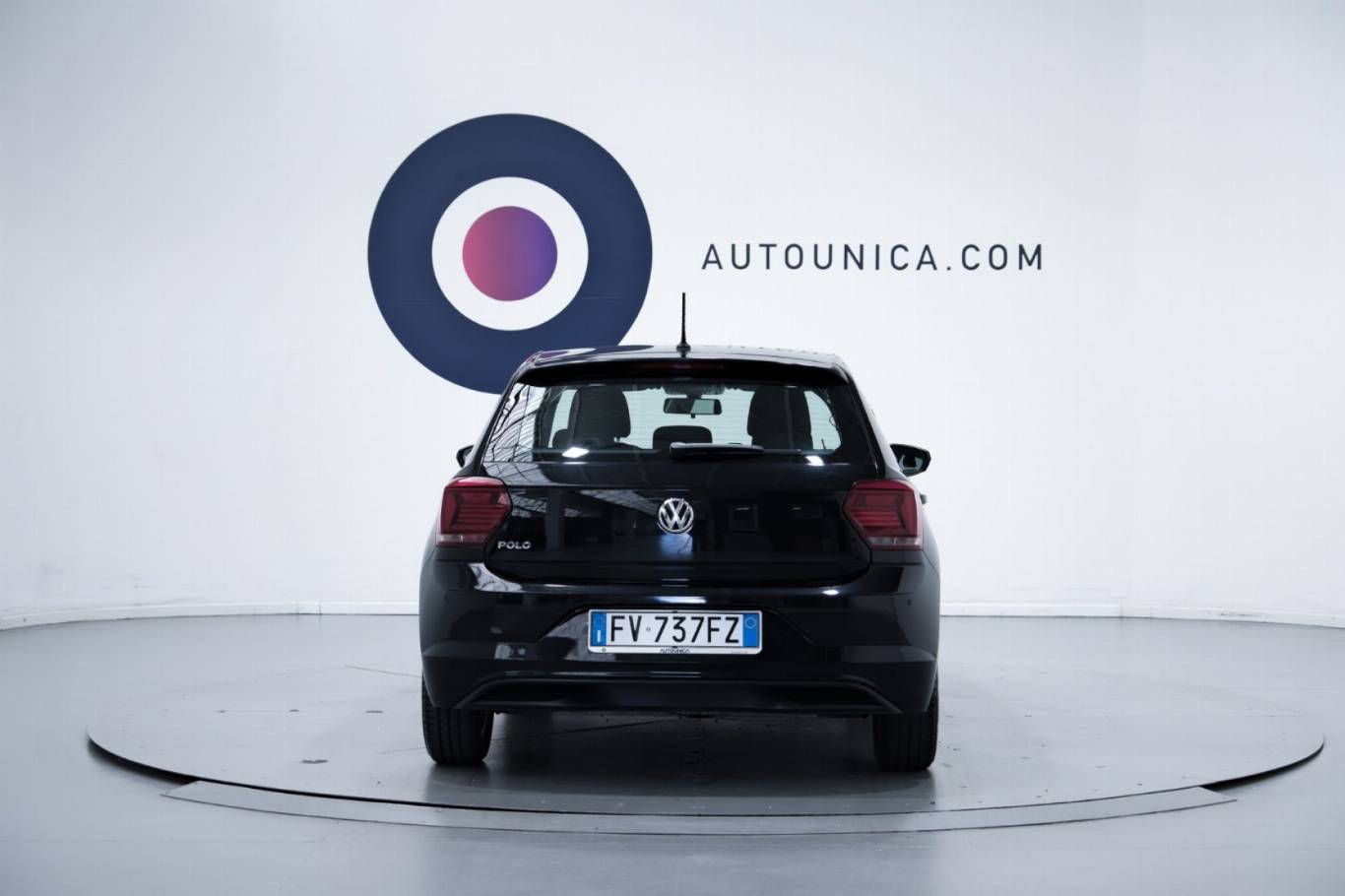 VOLKSWAGEN Polo 16