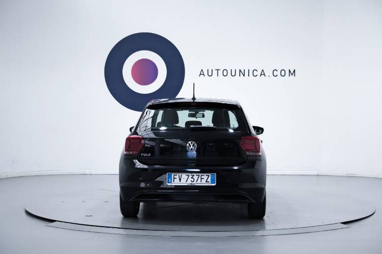 VOLKSWAGEN Polo 16