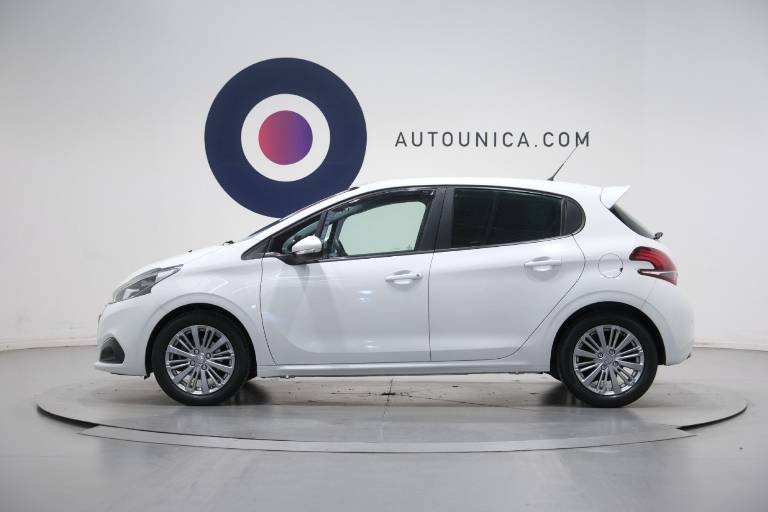 PEUGEOT 208 18