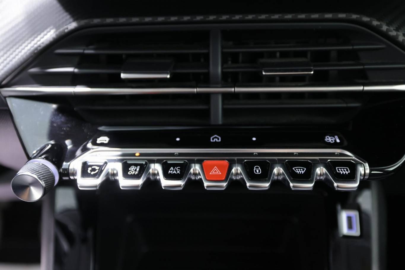 PEUGEOT 208 29