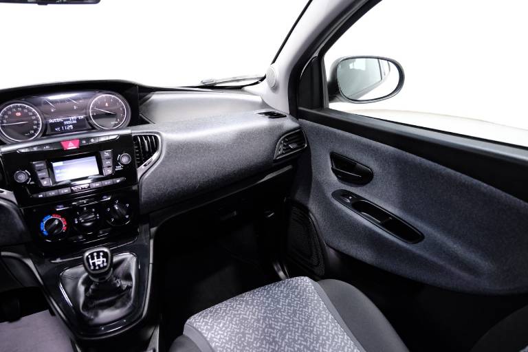 LANCIA Ypsilon 38