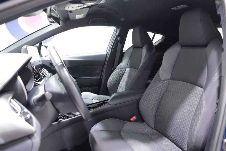 TOYOTA C-HR 6