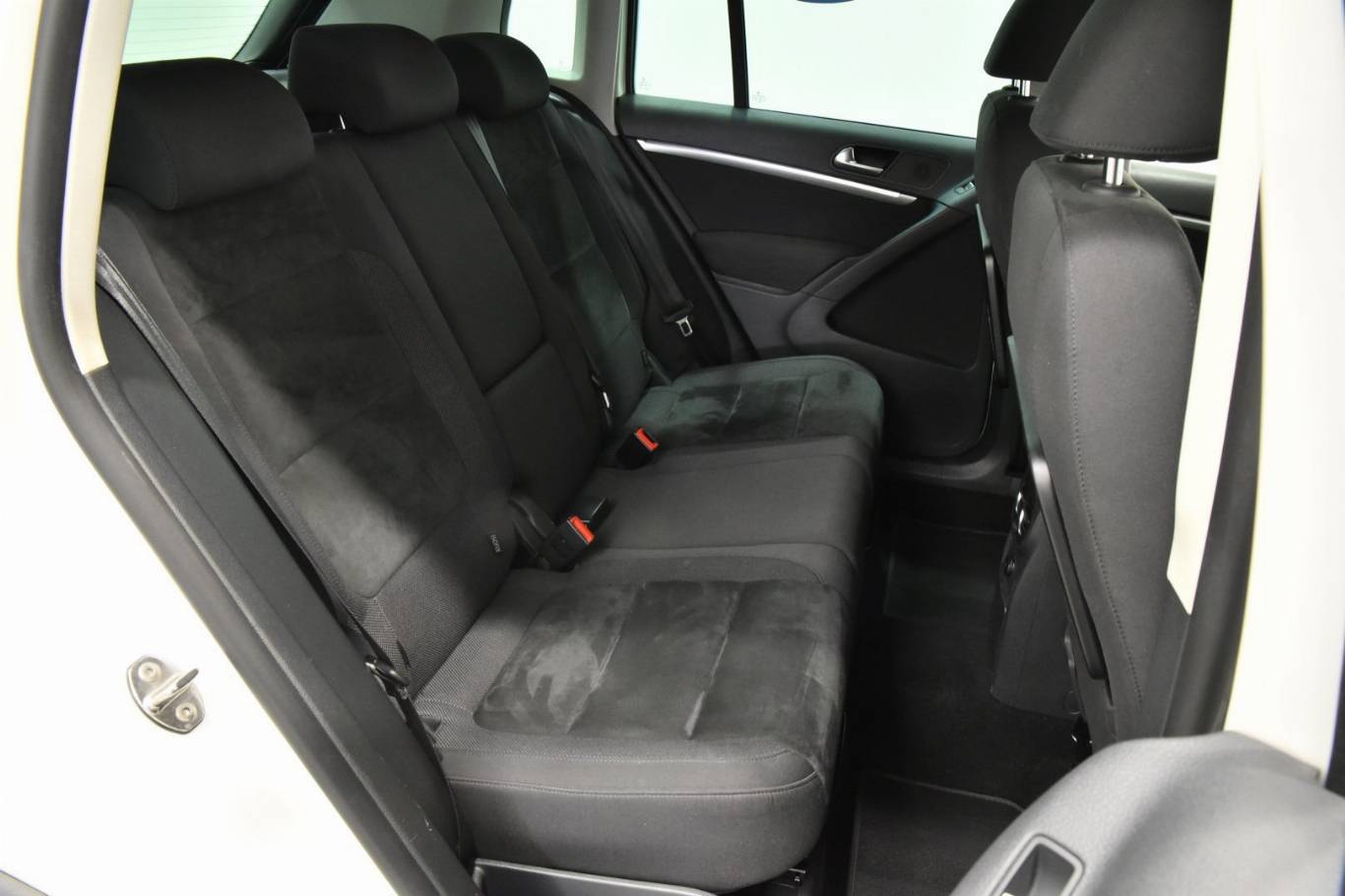 VOLKSWAGEN Tiguan 51