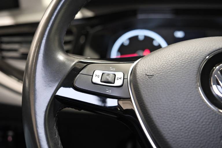 VOLKSWAGEN Polo 20