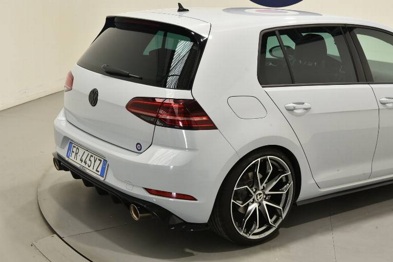VOLKSWAGEN Golf 18