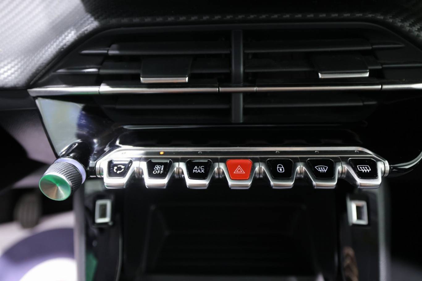 PEUGEOT 208 28