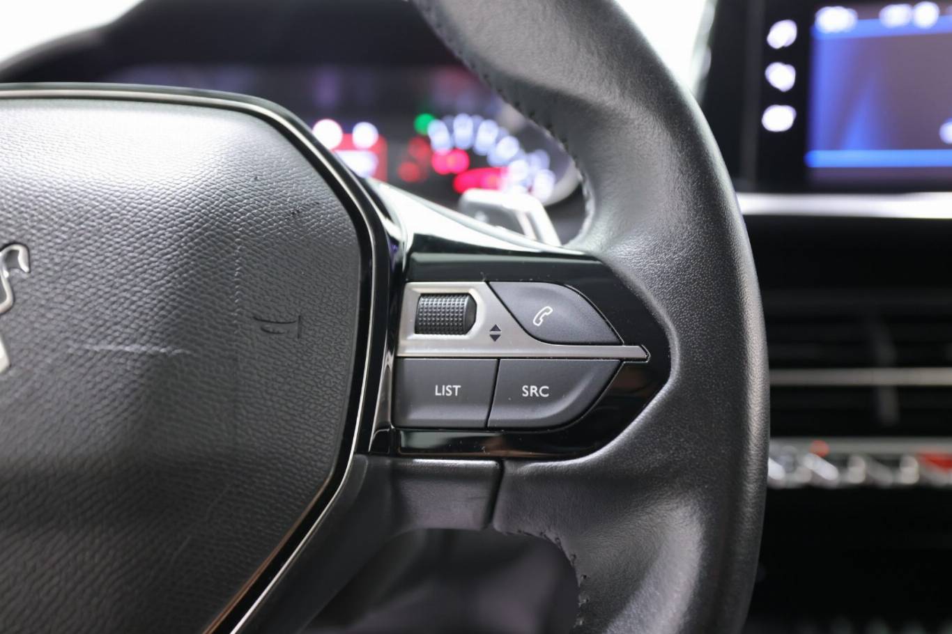 PEUGEOT 208 21