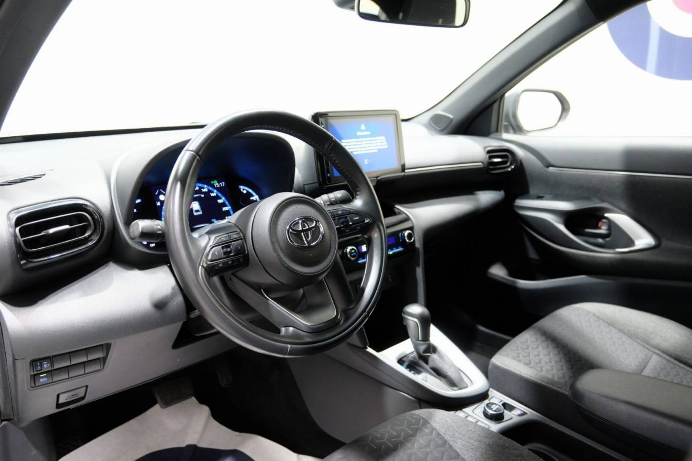 TOYOTA Yaris Cross 5