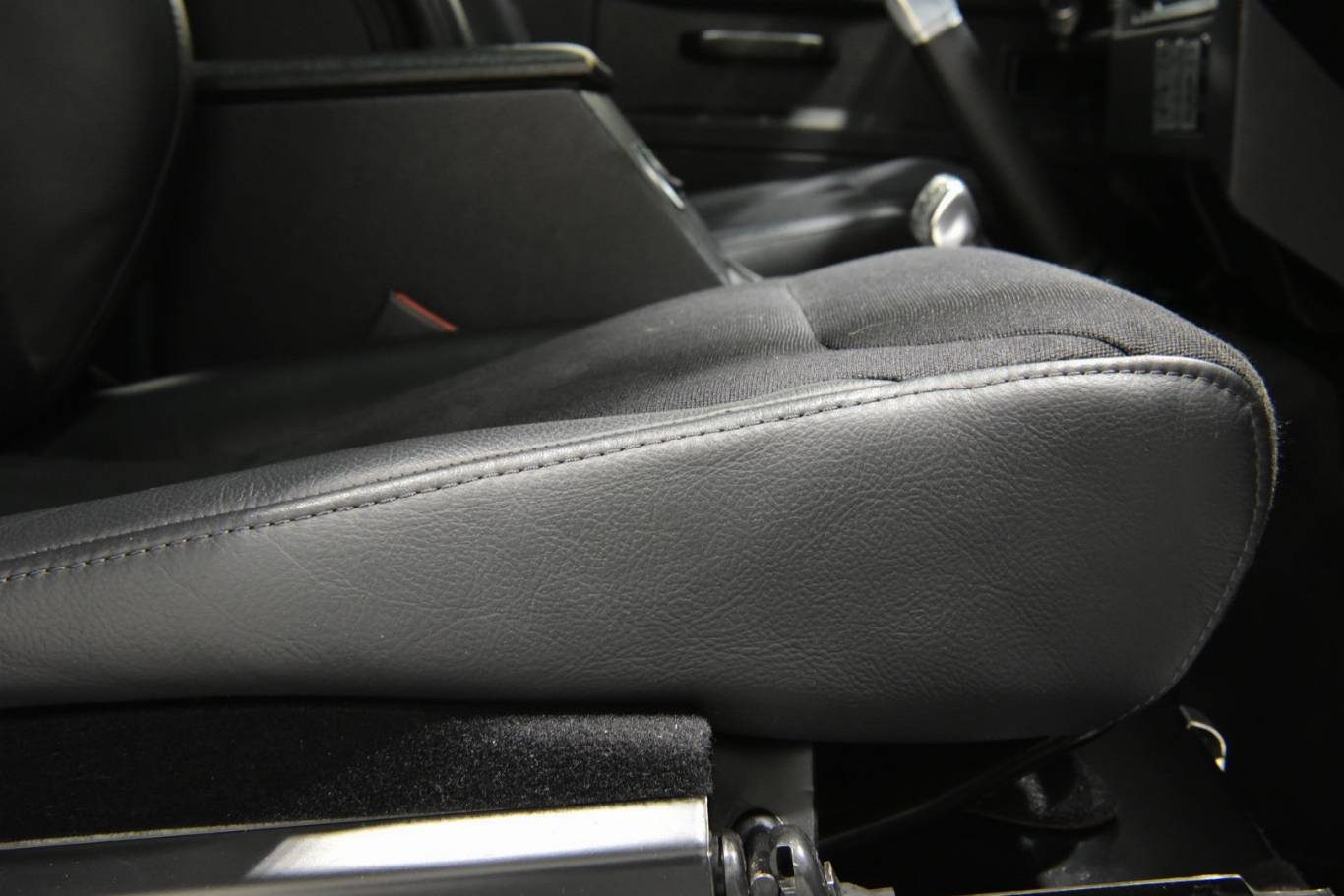 LAND ROVER Defender 46