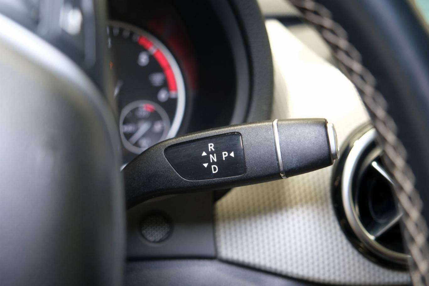 MERCEDES-BENZ B 180 25