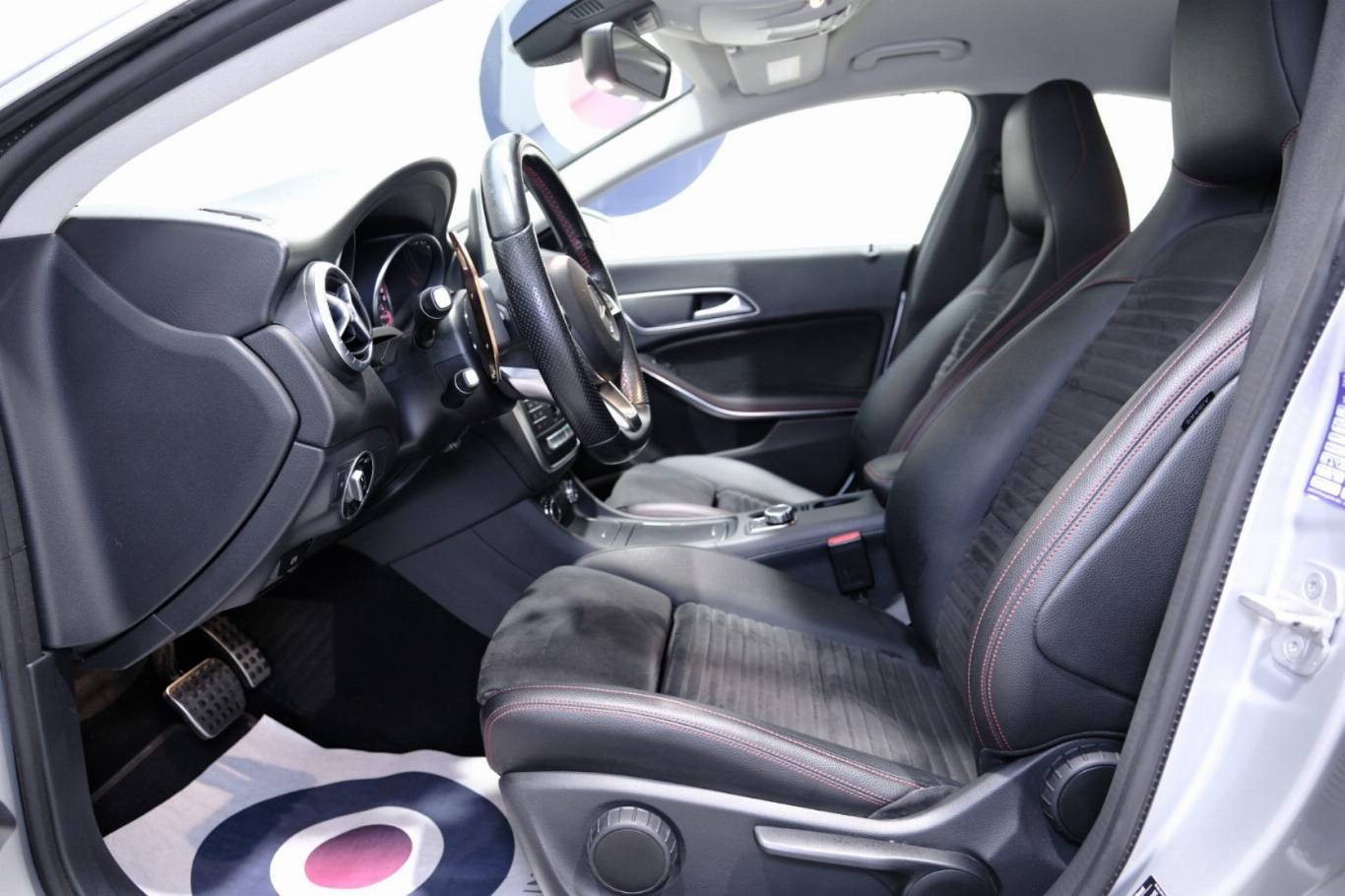 MERCEDES-BENZ CLA 220 6