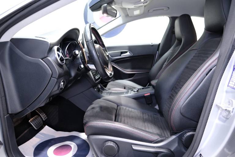 MERCEDES-BENZ CLA 220 6