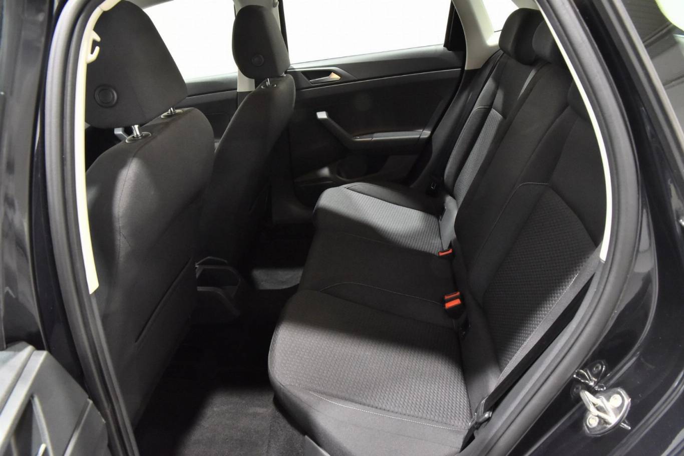 VOLKSWAGEN Polo 28