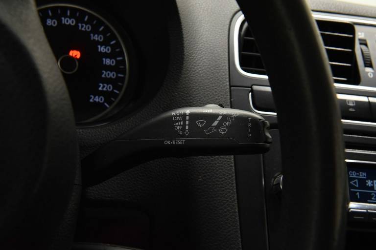 VOLKSWAGEN Polo 22