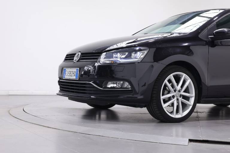 VOLKSWAGEN Polo 11