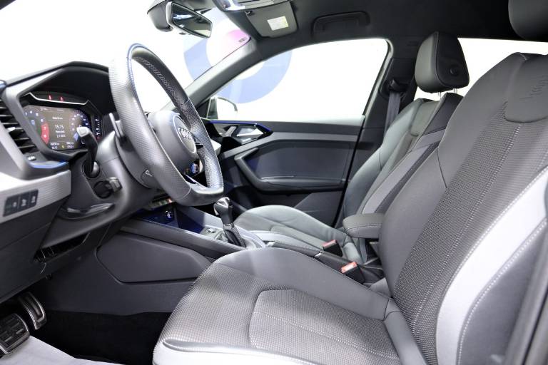 AUDI A1 19