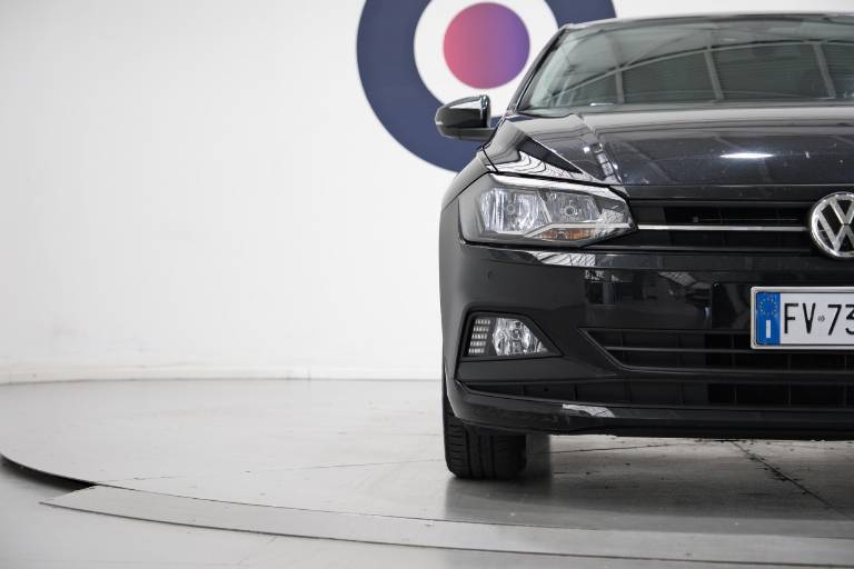 VOLKSWAGEN Polo 45