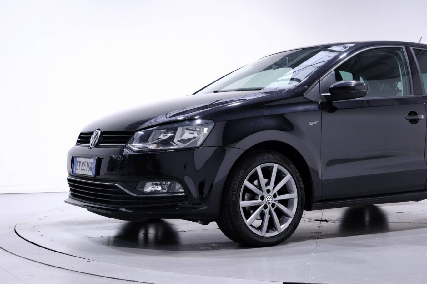 VOLKSWAGEN Polo 45