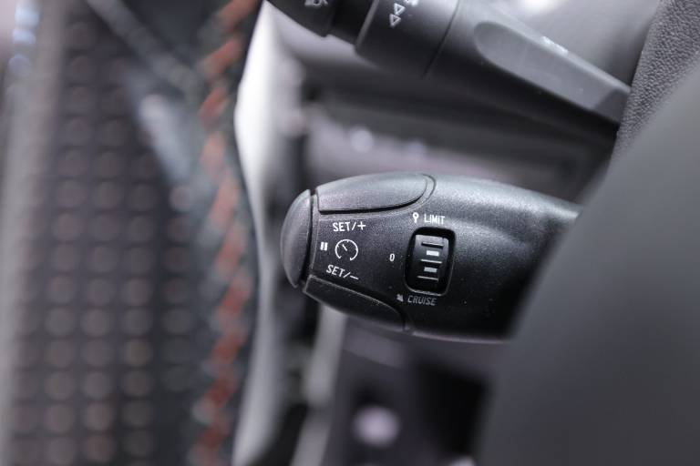 PEUGEOT 2008 24