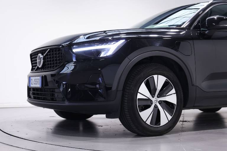VOLVO XC40 11