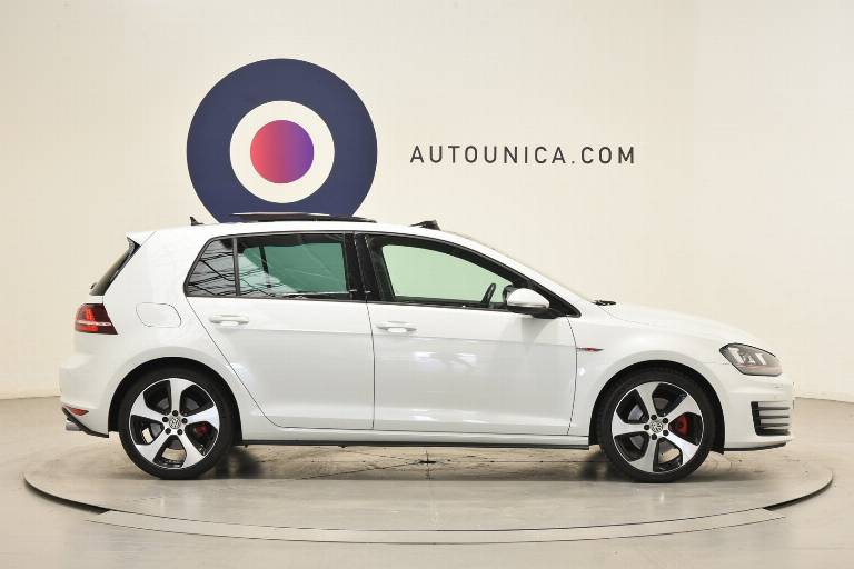 VOLKSWAGEN Golf GTI 31