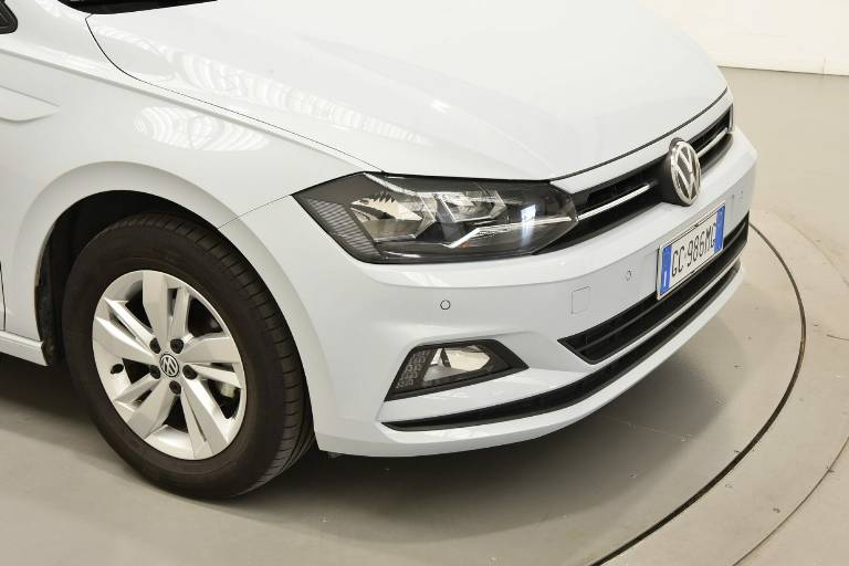 VOLKSWAGEN Polo 35