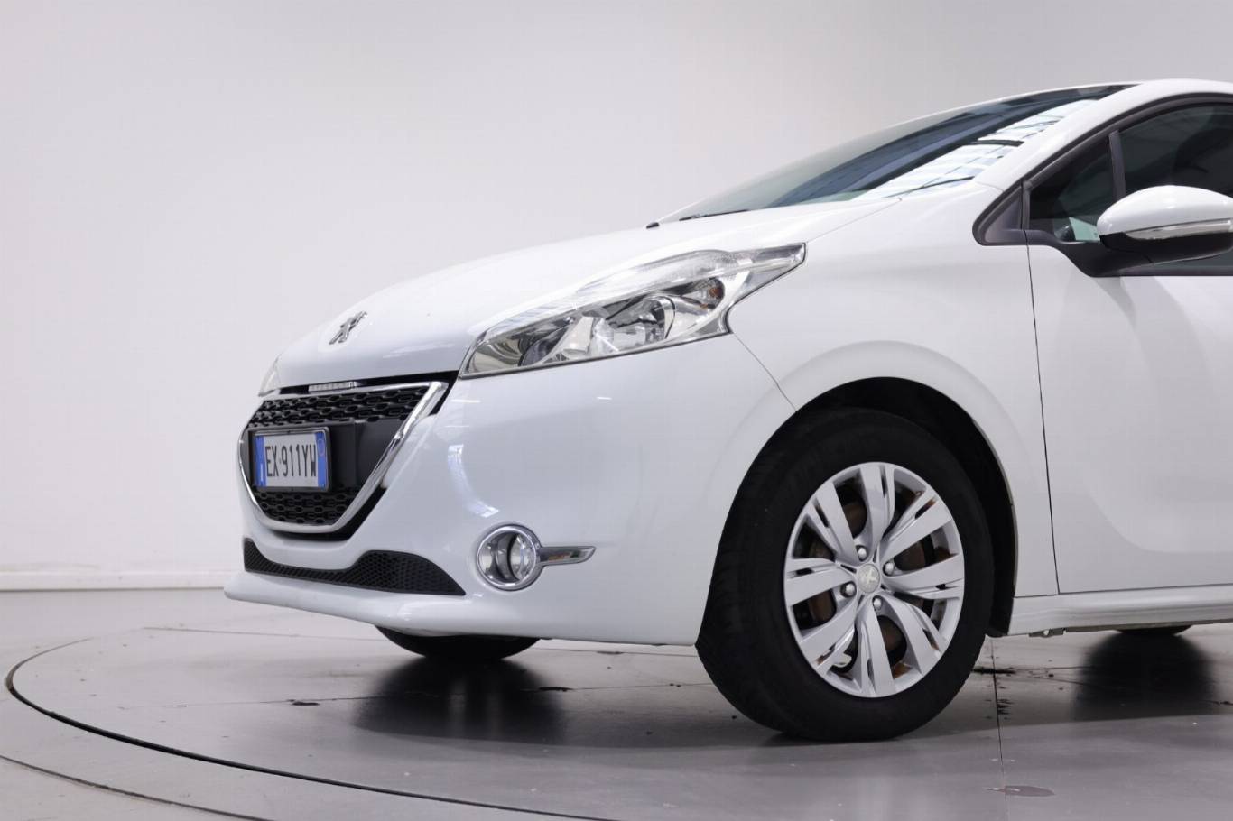 PEUGEOT 208 11