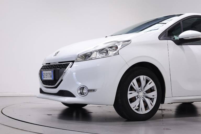 PEUGEOT 208 11