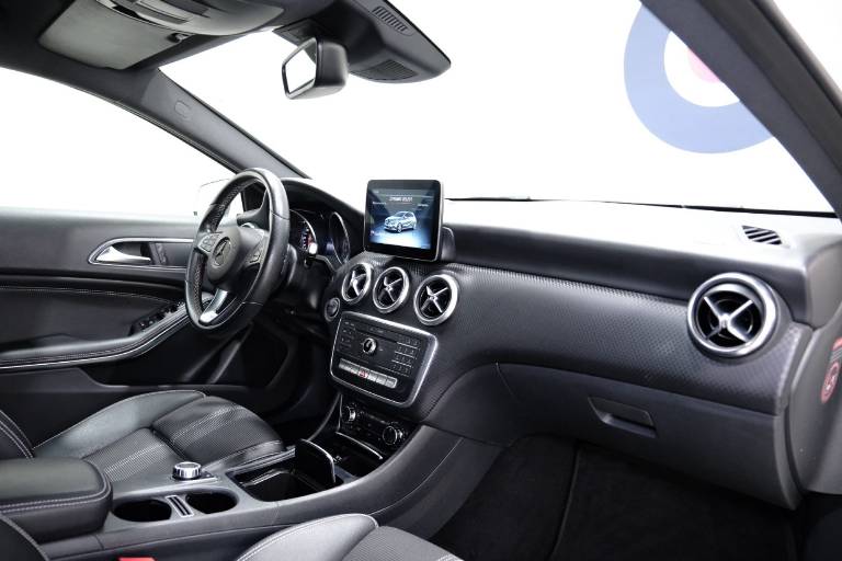 MERCEDES-BENZ A 180 59