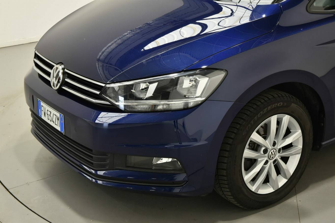 VOLKSWAGEN Touran 42